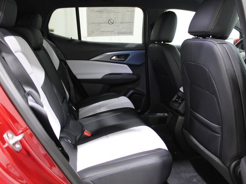 New 2026 Chevrolet Equinox EV LT image 30