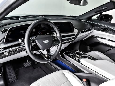 Used 2024 Cadillac Lyriq Luxury AWD/4WD image 11
