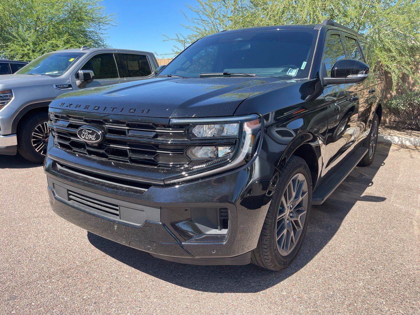 Used 2026 Ford Expedition Max Platinum w/ Stealth Appearance Package AWD/4WD image 1