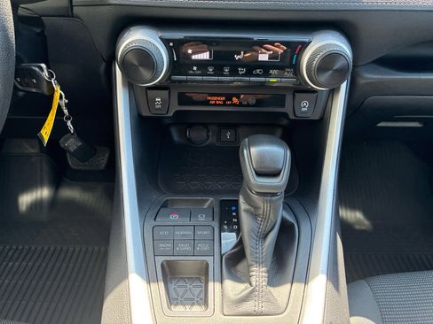 Used 2020 Toyota RAV4 LE w/ All Weather Liner Package AWD/4WD image 23