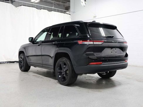 Used 2024 Jeep Grand Cherokee Altitude AWD/4WD image 3
