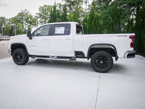 Used 2025 Chevrolet Silverado 2500 LT w/ Convenience Package AWD/4WD image 7