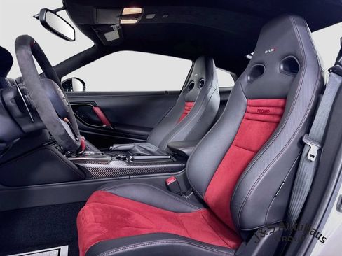 Used 2021 Nissan GT-R NISMO AWD/4WD image 11