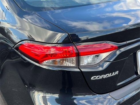 Used 2022 Toyota Corolla LE image 13