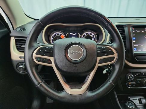 Used 2017 Jeep Cherokee Latitude w/ True North Edition AWD/4WD image 11