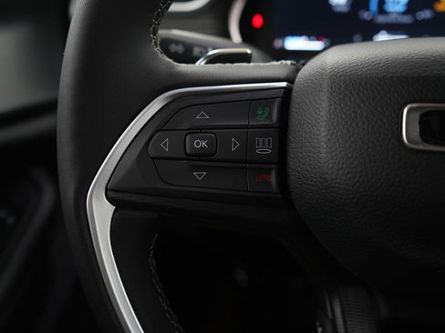 Used 2023 Jeep Grand Cherokee L Laredo image 24