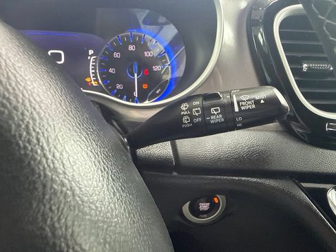 Used 2025 Chrysler Pacifica Select FWD image 28