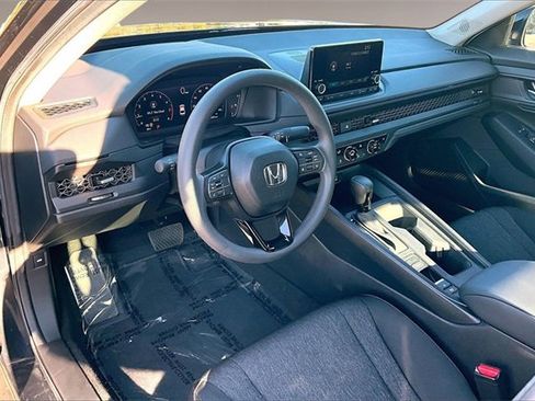 Used 2025 Honda Accord SE image 17