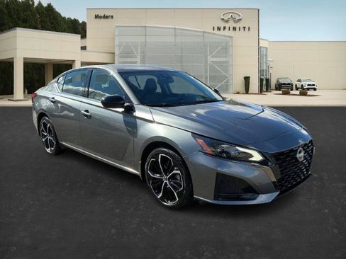 Used 2023 Nissan Altima 2.5 SR image 5