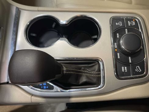 Used 2017 Jeep Grand Cherokee Overland AWD/4WD image 17