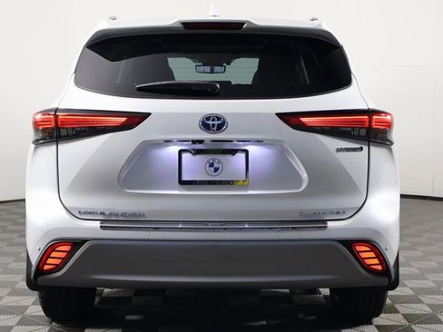 Used 2022 Toyota Highlander Platinum image 5