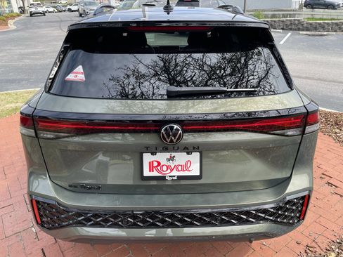New 2026 Volkswagen Tiguan SE R-Line FWD image 5