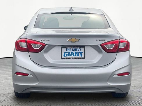 Used 2018 Chevrolet Cruze Premier image 6