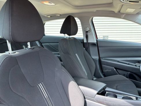 Used 2025 Hyundai Elantra SEL FWD image 23