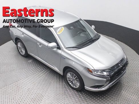Used 2022 Mitsubishi Outlander LE AWD/4WD image 3