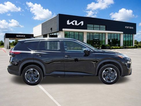 Used 2024 Nissan Rogue SV AWD/4WD image 4