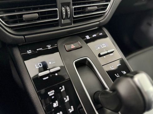 New 2026 Porsche Macan AWD/4WD image 25