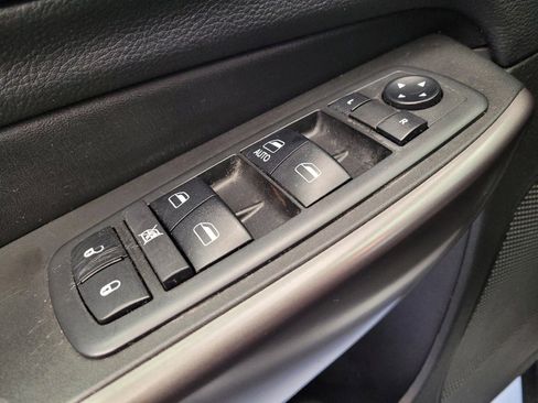 Used 2019 Jeep Cherokee Latitude w/ Popular Appearance Group image 27