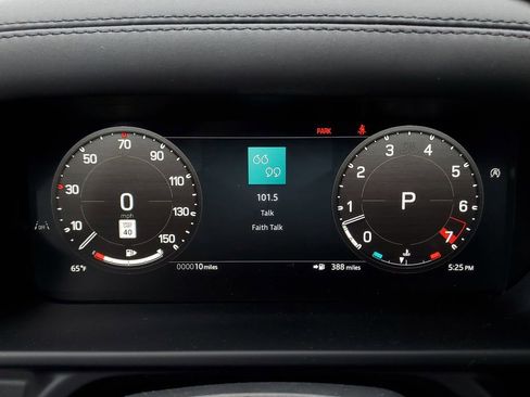 Used 2025 Land Rover Defender 130 X-Dynamic SE image 17