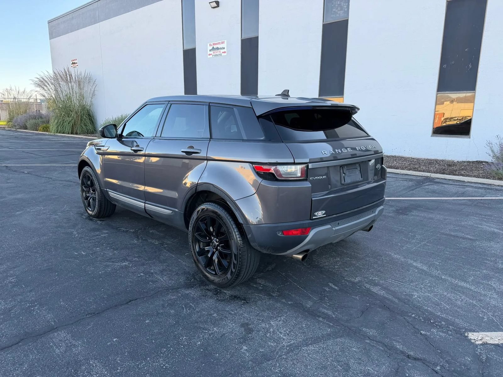 Used 2016 Land Rover Range Rover Evoque SE AWD/4WD image 3