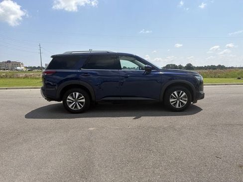 Used 2025 Nissan Pathfinder SL AWD/4WD image 7