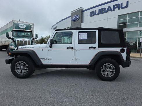 Used 2017 Jeep Wrangler Unlimited Rubicon w/ Connectivity Group AWD/4WD image 5