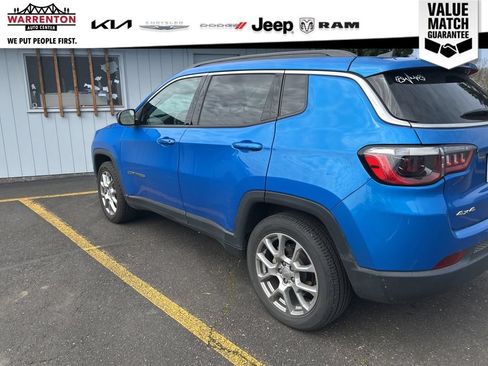 Used 2022 Jeep Compass Latitude w/ Sun and Sound Group AWD/4WD image 5