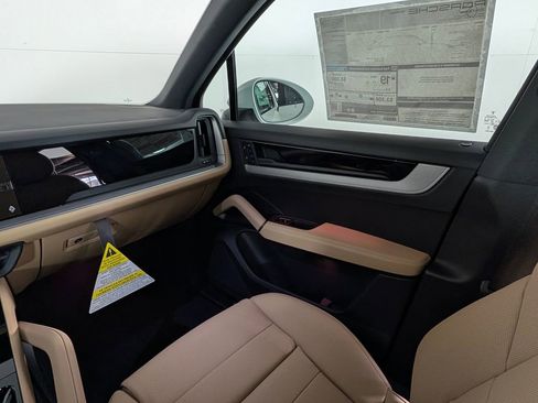 New 2026 Porsche Cayenne image 23