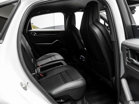 Used 2024 Porsche Cayenne Turbo GT AWD/4WD image 41