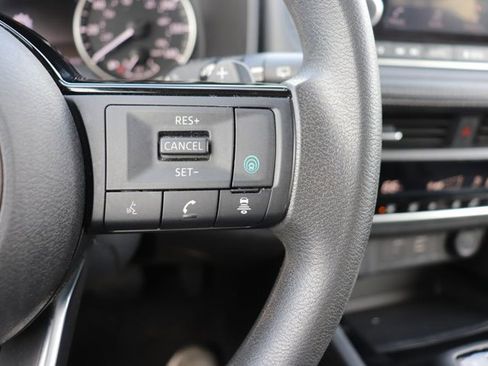 Used 2023 Nissan Rogue SV image 19