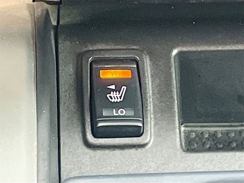 Used 2016 Nissan Titan SL image 21