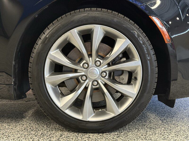 Used 2015 Chrysler 200 S w/ Comfort Group AWD/4WD image 9