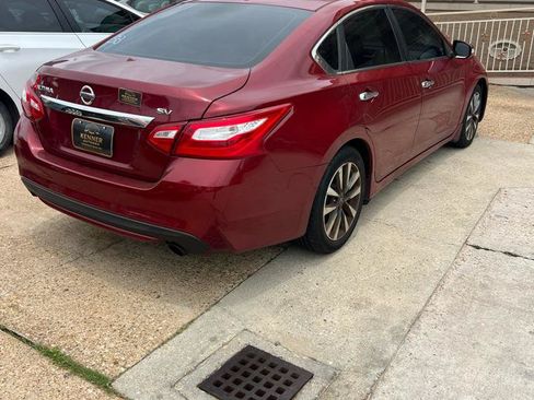 Used 2017 Nissan Altima 2.5 SV w/ Convenience Package FWD image 4