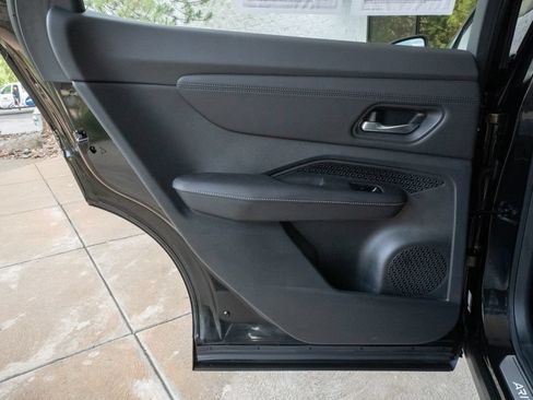 Used 2024 Nissan Ariya AWD image 15