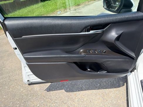 Used 2021 Toyota Camry SE FWD image 11