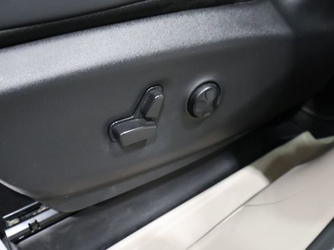 Certified 2024 Chrysler Pacifica Touring-L image 14