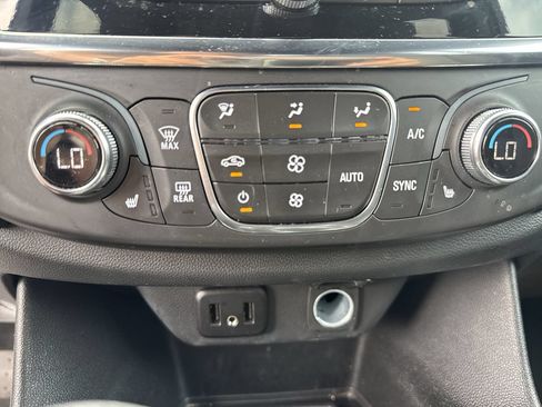 Used 2023 Chevrolet Traverse LT w/ Midnight/Sport Edition AWD/4WD image 9