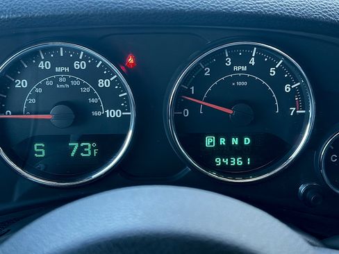 Used 2013 Jeep Wrangler Unlimited Sahara w/ Connectivity Group AWD/4WD image 16
