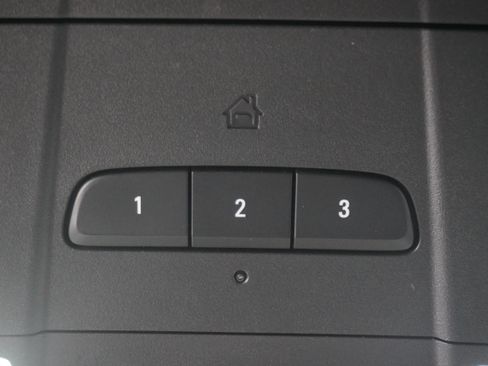 Used 2022 Buick Enclave Essence FWD image 25