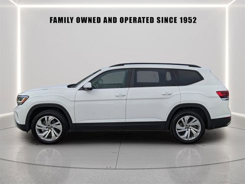 Certified 2022 Volkswagen Atlas SE image 2