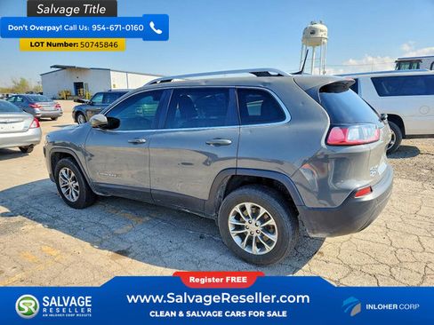 Used 2019 Jeep Cherokee Latitude Plus w/ Cold Weather Group AWD/4WD image 3