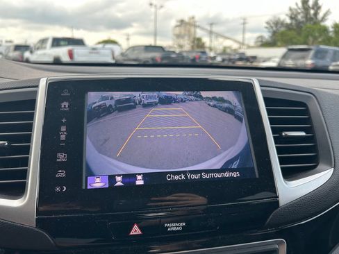 Used 2017 Honda Pilot Touring image 26