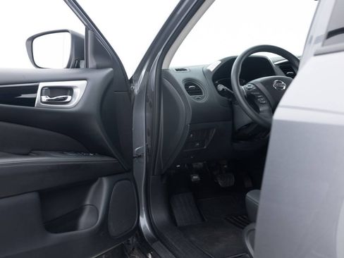 Used 2018 Nissan Pathfinder S AWD/4WD image 24