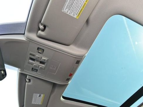 Used 2023 Volkswagen Tiguan SE w/ Panoramic Sunroof Package image 20