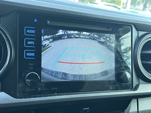 Used 2017 Toyota Tacoma TRD Off-Road AWD/4WD image 20