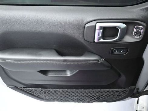 Used 2022 Jeep Wrangler Unlimited Sahara AWD/4WD image 24