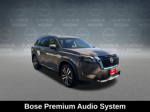 Used 2024 Nissan Pathfinder Platinum w/ Cargo Package FWD image 9