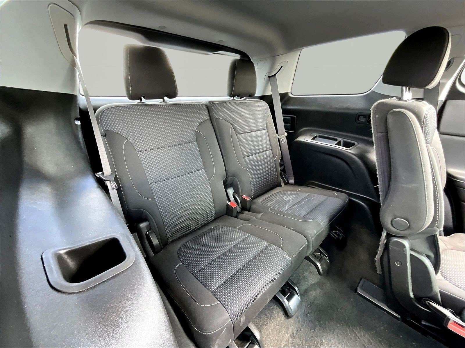 Used 2022 GMC Acadia SLE w/ Driver Convenience Package FWD image 26