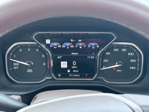 Used 2021 GMC Yukon Denali w/ Denali Premium Package image 9