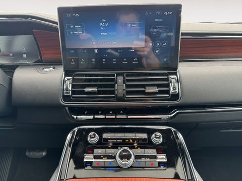 New 2024 Lincoln Navigator L Reserve image 14